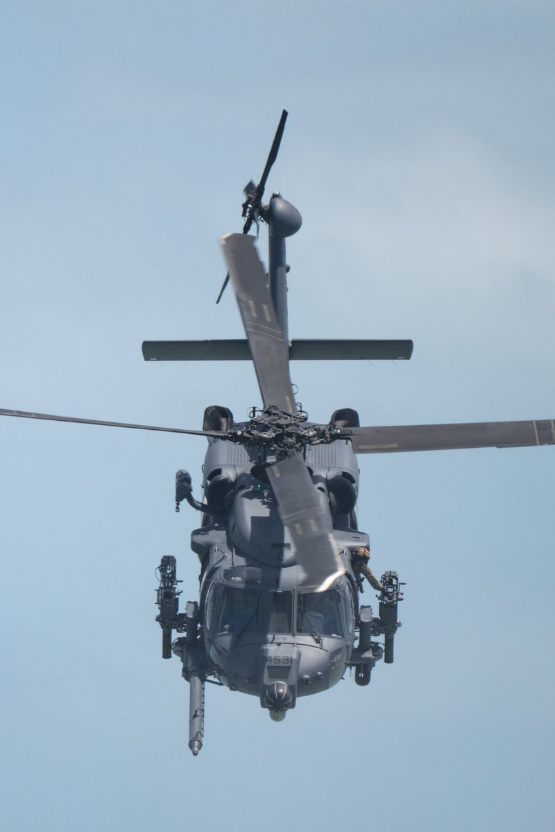 CRSImages's tweet image. Welcome to the Find Out half of FAFO.  Coming in like it’s collecting overdue debts. Cocoa Beach Air Show stays unreasonably metal.
#CocoaBeachAirShow #FAFO #BlackHawk #AviationPhotography #AirShowLife #airdotshow