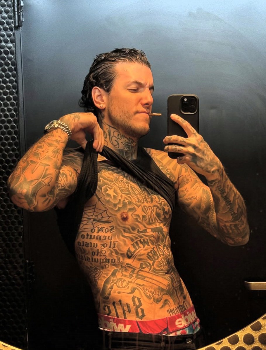 Miss Shady tweet media