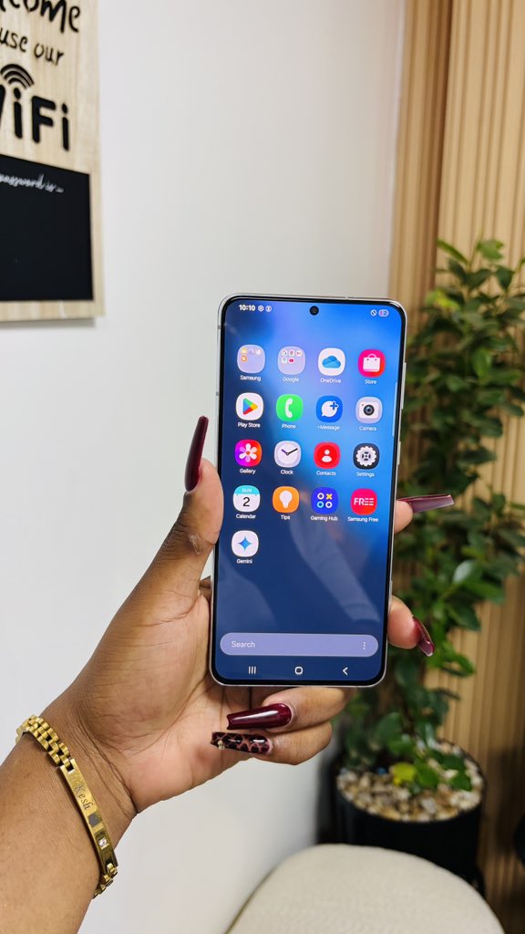 PhoneExpressKe's tweet image. LABOR DAY SALE😃

Samsung Galaxy S21+ 5G
Color code: Phantom Silver🪙
Condition; Mint💧
8GB Ram|128GB Storage~30,000ksh
8GB Ram|256GB Storage ~32,000ksh
Ex-USA🇺🇸
Neat🫧
⚙️Powered By Snapdragon 888 5G
📸76 Megapixels
📑6 Months Warranty
📶1 Physical Sim Card
🗜️200 Grams
🪬Corning