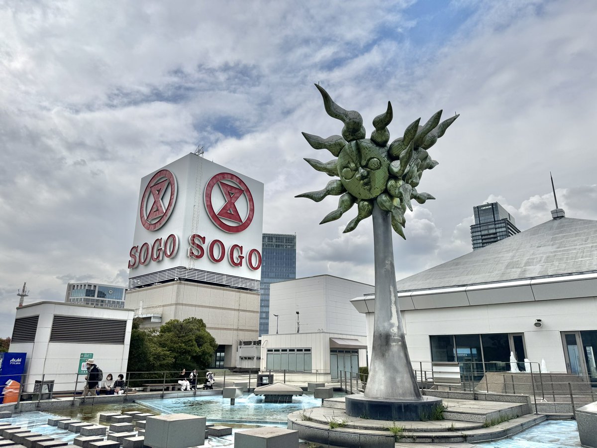 yuda0013's tweet photo. りく〇ーおじさんに、太陽の塔……大阪って横浜だったんだ！ https://t.co/qkJWR0OBXc