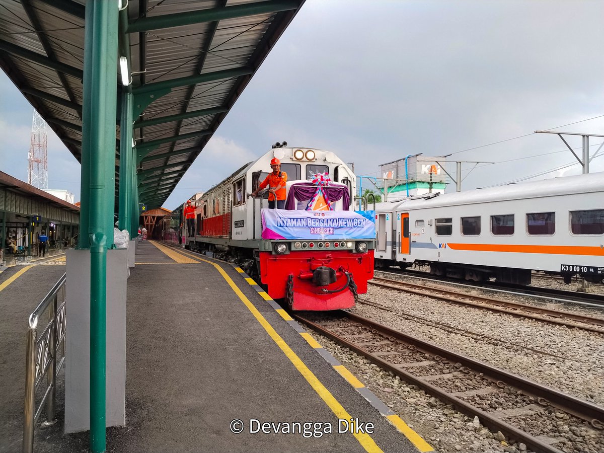 DevanggaDike's tweet photo. Singasari semakin di depan | Depan komok

Lokdin : CC 204 03 02
Kereta : LL calon Singasari
Rute : Blitar (BL)
Apk Editing : Lightroom
📸 : VIVO V50
-
-
-
#devangga_dike #kereraapikita #kai121 #indonesiarailways #indonesiatrain https://t.co/0Q9IikkSOj