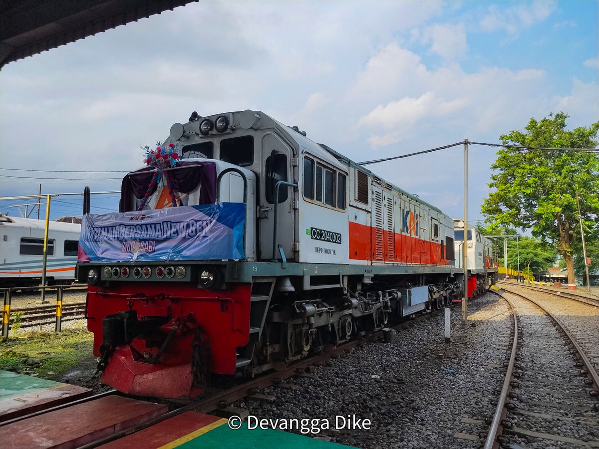 DevanggaDike's tweet photo. Singasari semakin di depan | Depan komok

Lokdin : CC 204 03 02
Kereta : LL calon Singasari
Rute : Blitar (BL)
Apk Editing : Lightroom
📸 : VIVO V50
-
-
-
#devangga_dike #kereraapikita #kai121 #indonesiarailways #indonesiatrain https://t.co/0Q9IikkSOj