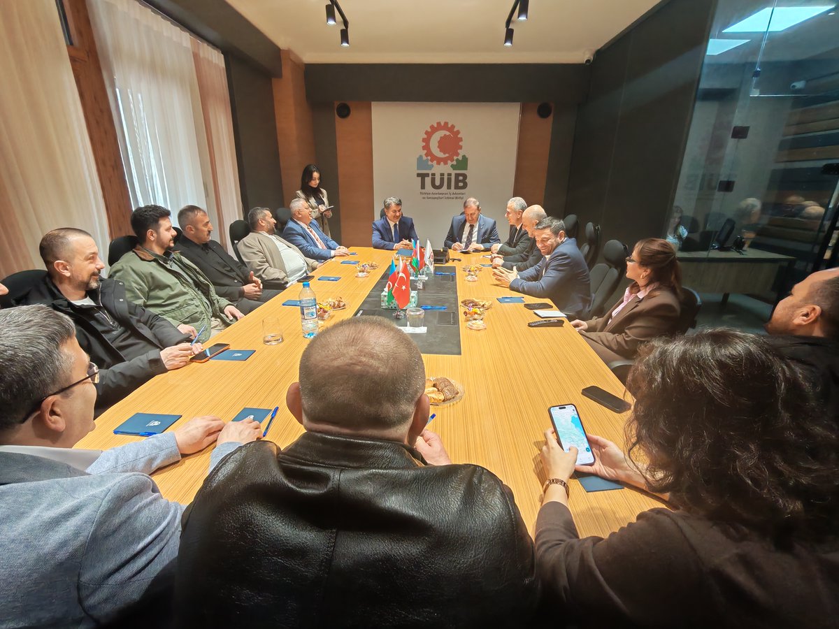 tuibaz's tweet photo. Trabzon Ticarət və Sənaye nümayəndə heyəti TÜİB-in ofisini ziyarət edib. Qonaqları TÜİB-in sədri Hüseyin Büyükfırat qəbul edib. 
Görüşdə müxtəlif sahələri təmsil edən iş adamları və şirkət nümayəndələri də iştirak ediblər.
@trabzontso @hbuyukfirat https://t.co/PUPUhquA8H