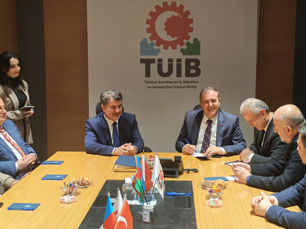 tuibaz's tweet photo. Trabzon Ticarət və Sənaye nümayəndə heyəti TÜİB-in ofisini ziyarət edib. Qonaqları TÜİB-in sədri Hüseyin Büyükfırat qəbul edib. 
Görüşdə müxtəlif sahələri təmsil edən iş adamları və şirkət nümayəndələri də iştirak ediblər.
@trabzontso @hbuyukfirat https://t.co/PUPUhquA8H