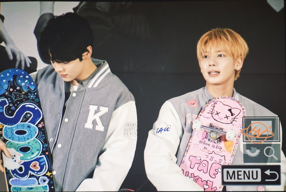 Hyuniverse tweet media