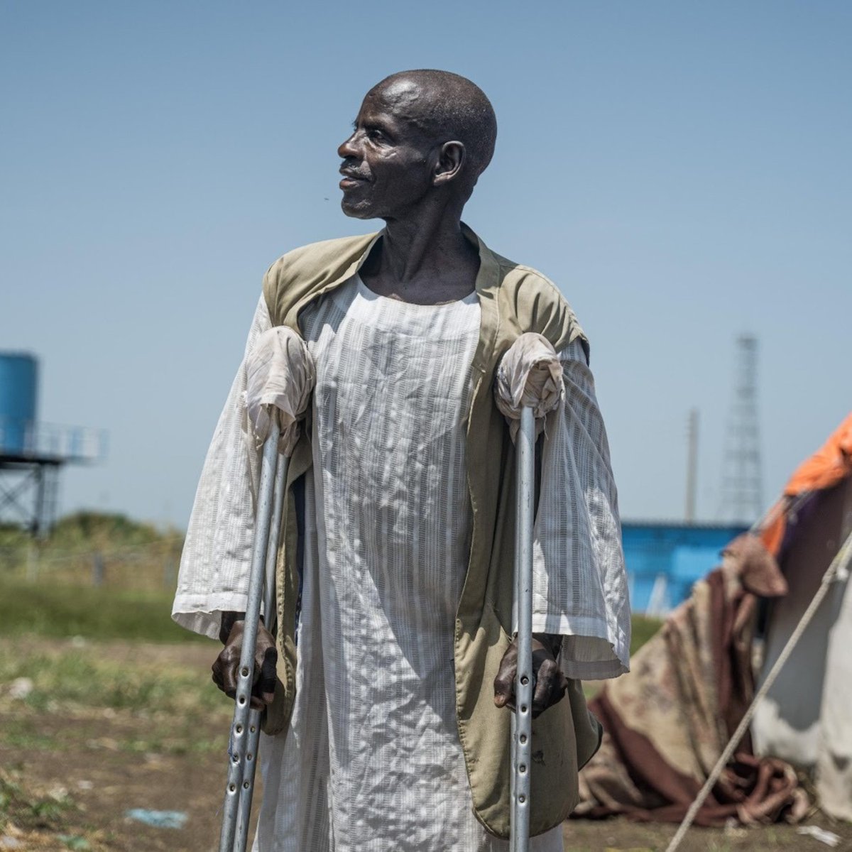 Adam Mohamed Abdala esperó. Y esperó. Sus hijos salieron a buscar comida. Nunca volvieron. En este tercer aniversario, compartimos la historia de Adam para que los nombres de sus hijos no caigan en el olvido. 
 
No nos olvidemos de Sudán 👉🏼 islamic-relief.es/mis-hijos-nunc…