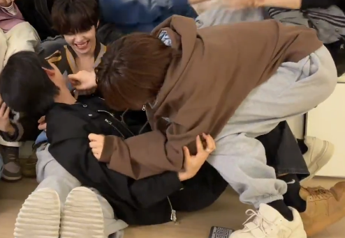 c1lily is busy for finals 💤 tweet media