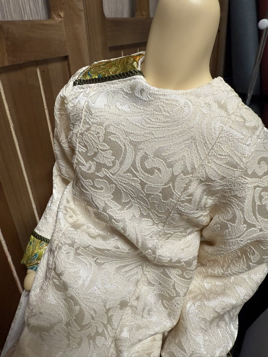 ドルパ用のチャイナ服もりもり作ってます！！
マントケープ同様、販売価格は6000円を予定しております😊