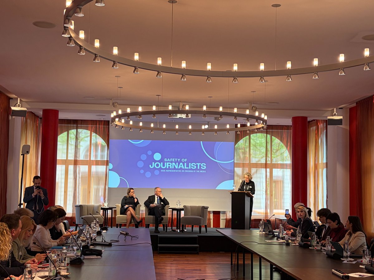 SwissPeaceHR's tweet image. As Chair of the OSCE, Switzerland is pleased to host the annual meeting of National Focal Points on the Safety of Journalists in Bern. Our goal: exchange best practices, align efforts, and step up protection for journalists facing growing threats. #MediaFreedom #HumanRights.