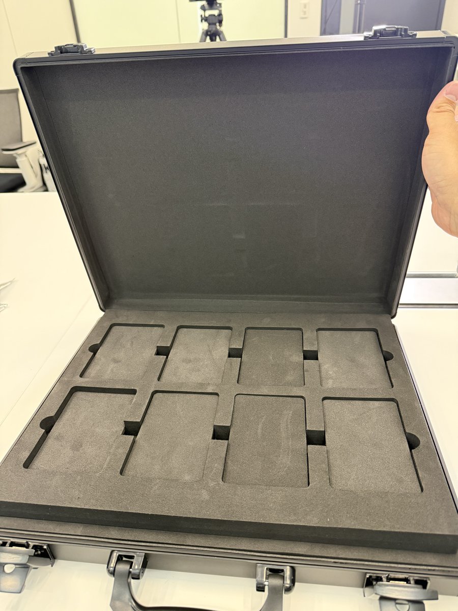 vip_japanA's tweet image. 200万の高級BOX開封終わりました！凄い事になってます...。
今週の金曜日(17日)に動画出す予定です🔥お楽しみに。
#TOPPS