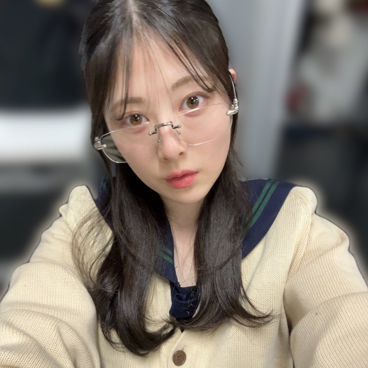 この前の撮影時のチャラすぎるから却下になったリムレス👓

視力良いからメガネレアなんだけど
似合うでしょ？？？(圧)