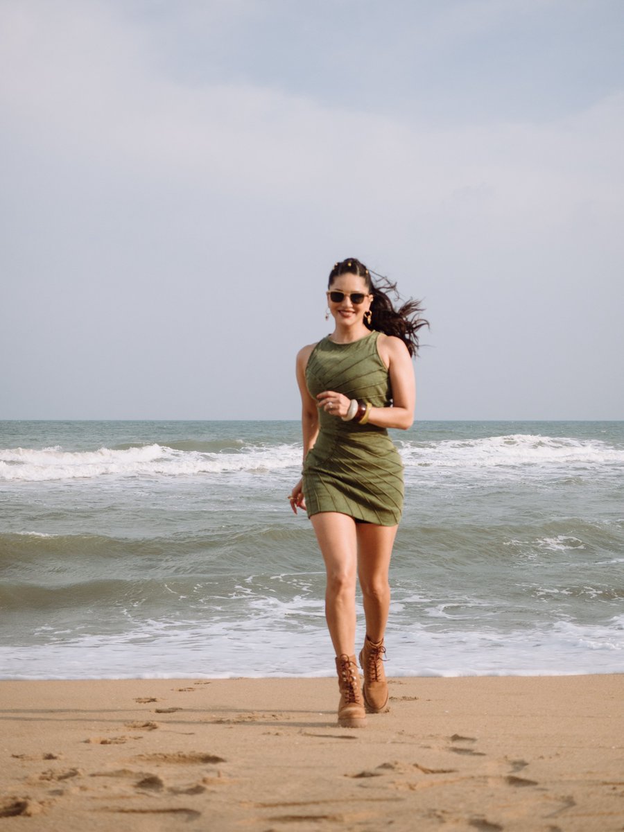 Sunny Leone tweet media