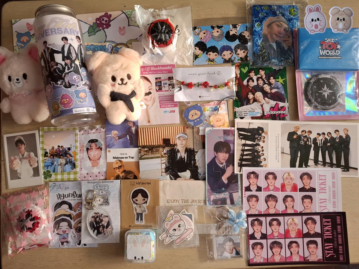 frvrot9's tweet image. Budols and freebies from last sat 🙂‍↕️🫶 decided to walk-in since minsan lang maka attend ng events bc weekdays ang rd. Had so much fun kahit medyo napagod sa games 😆

Thank you so much! @allforskzph 🥰

#STAY_inthe_LOOP
#Events_by_AllForSKZ