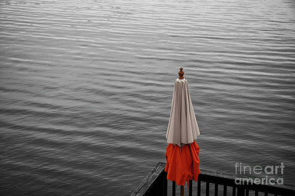 TLawren37609829's tweet image. One Umbrella, kauneonga Lake, New York when the outdoor seating moves indoors on a rainy day. fineartamerica.com/featured/one-u… #oneUmbrella #rainyday #kauneongaLake #buyintoart #art