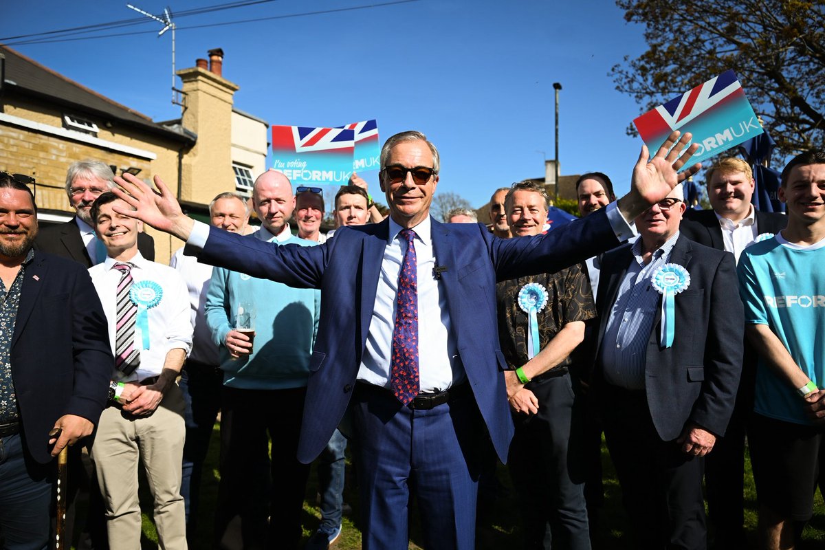 bengulvin's tweet photo. Our future Prime Minister🇬🇧

This time last week, we were proud to welcome @Nigel_Farage to Bromley. 

⚠️Vote Reform Get Starmer Out⚠️

#reform #reformuk #bromley https://t.co/z2q4T0DBdY