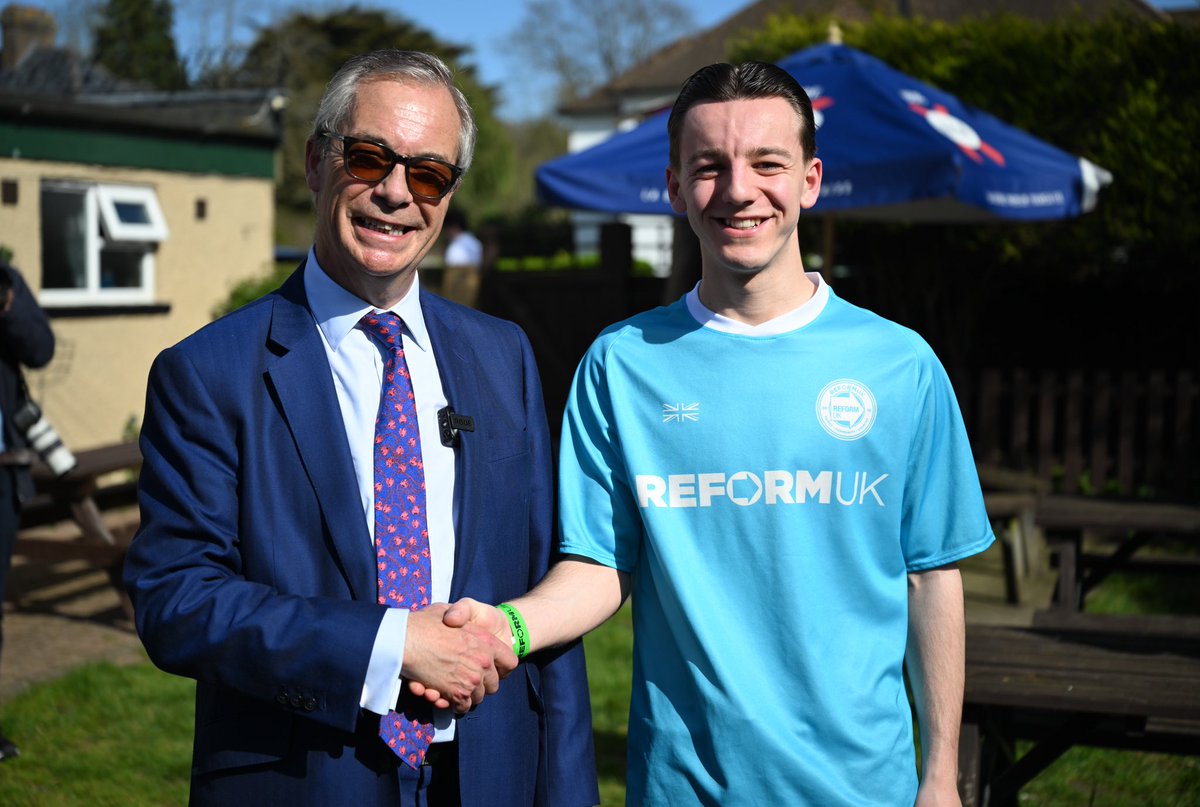 bengulvin's tweet photo. Our future Prime Minister🇬🇧

This time last week, we were proud to welcome @Nigel_Farage to Bromley. 

⚠️Vote Reform Get Starmer Out⚠️

#reform #reformuk #bromley https://t.co/z2q4T0DBdY