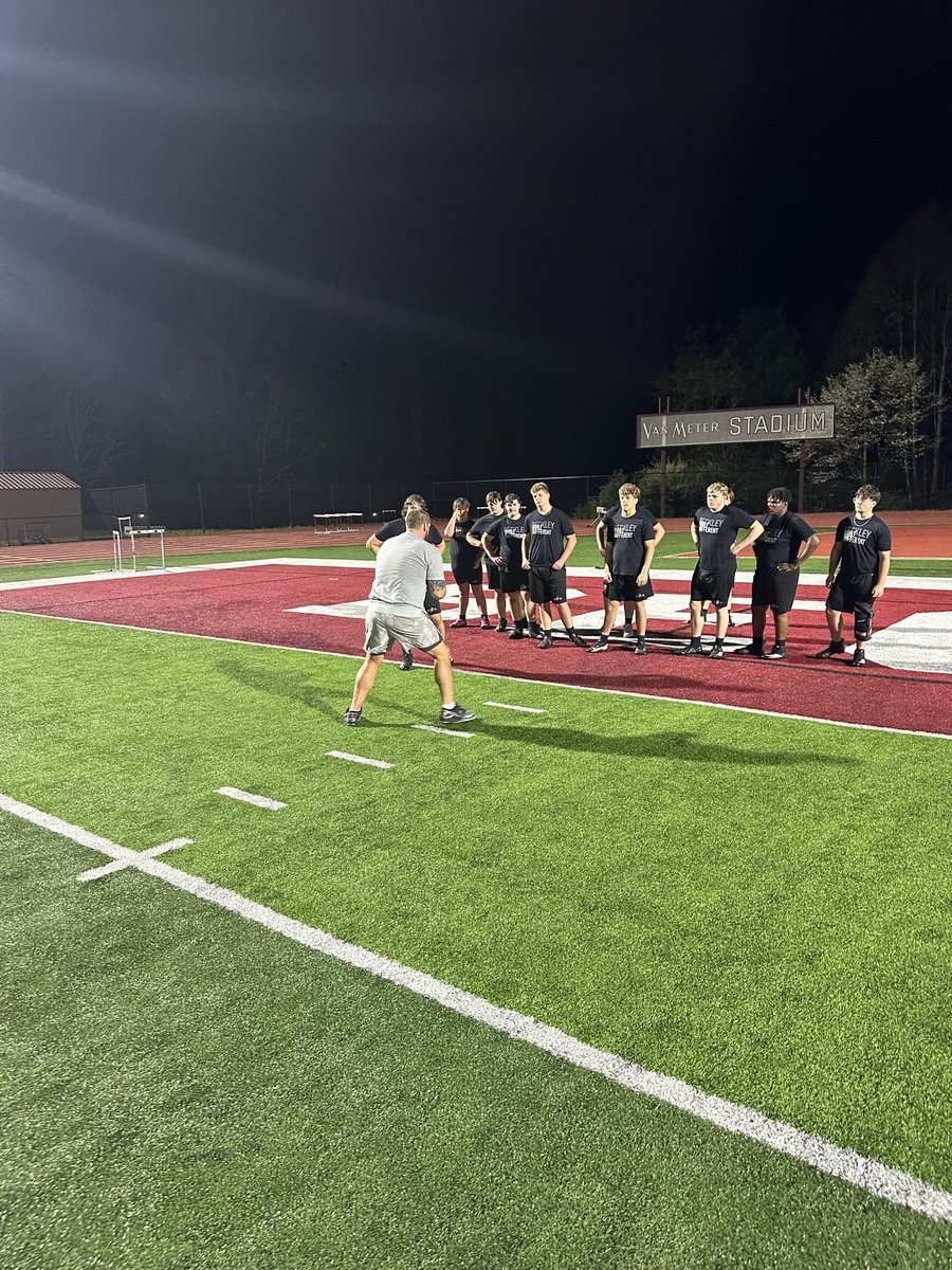 BeckleyFB's tweet photo. FLEX DAY !!! Beckley kids thriving to be better. 
#BUILTDIFFERENT https://t.co/4n2X6WQFb9