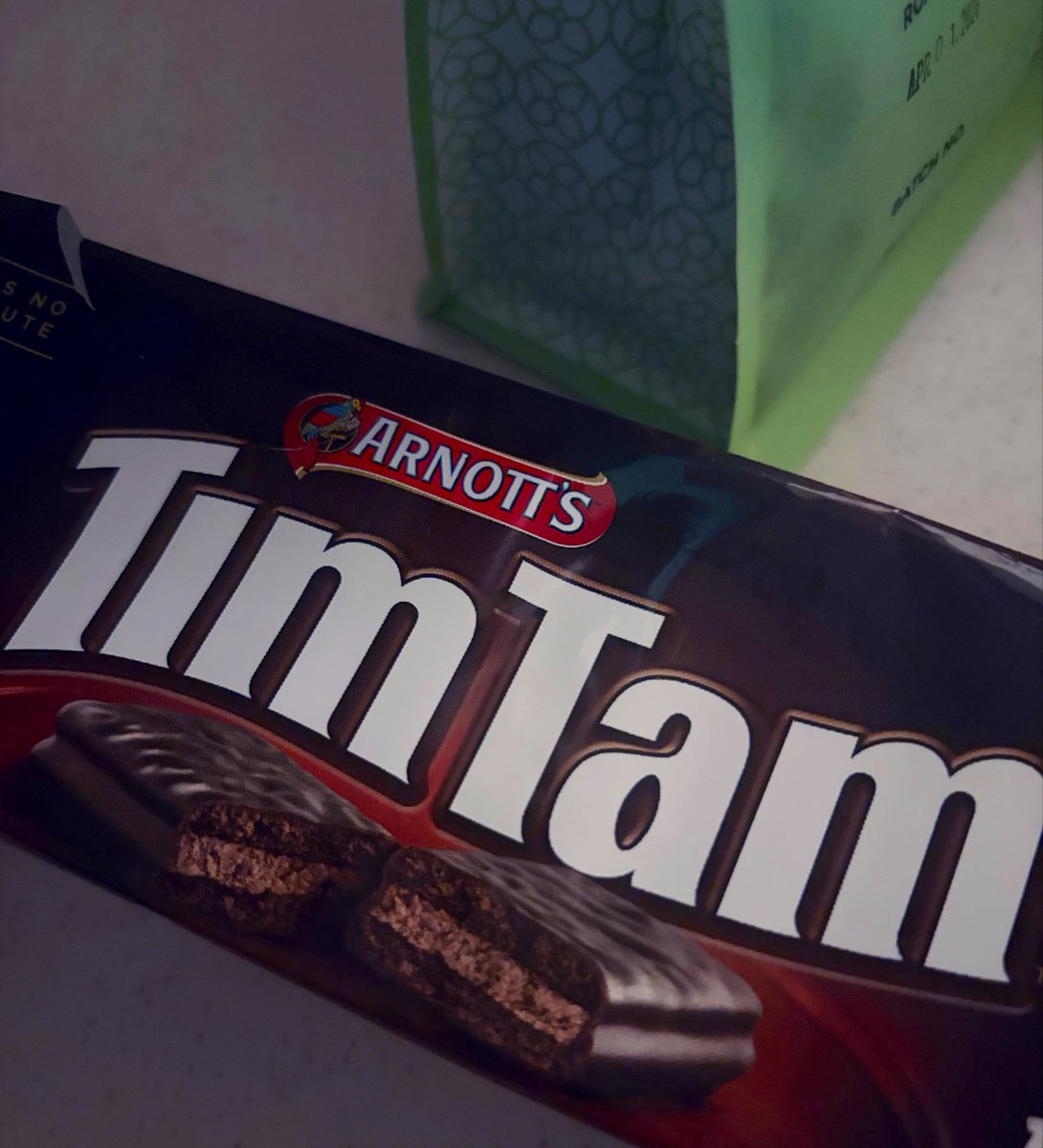 usagidbx's tweet photo. TIM Tam
オーストラリア人🇦🇺定期的にこれ食べてる（Google🐰調べ）コーヒー☕️淹れようっと
#timtam #Australia https://t.co/DWmabHQj1W
