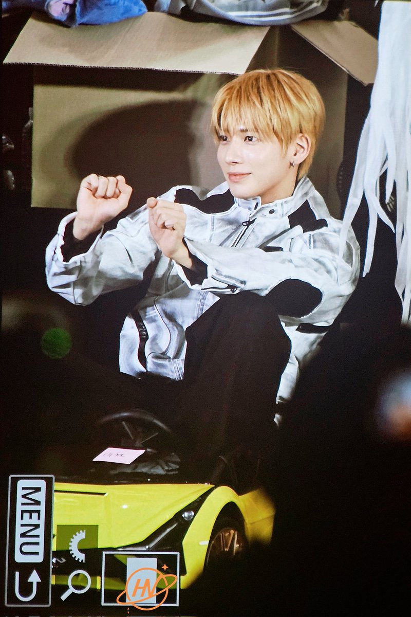 Hyuniverse tweet media