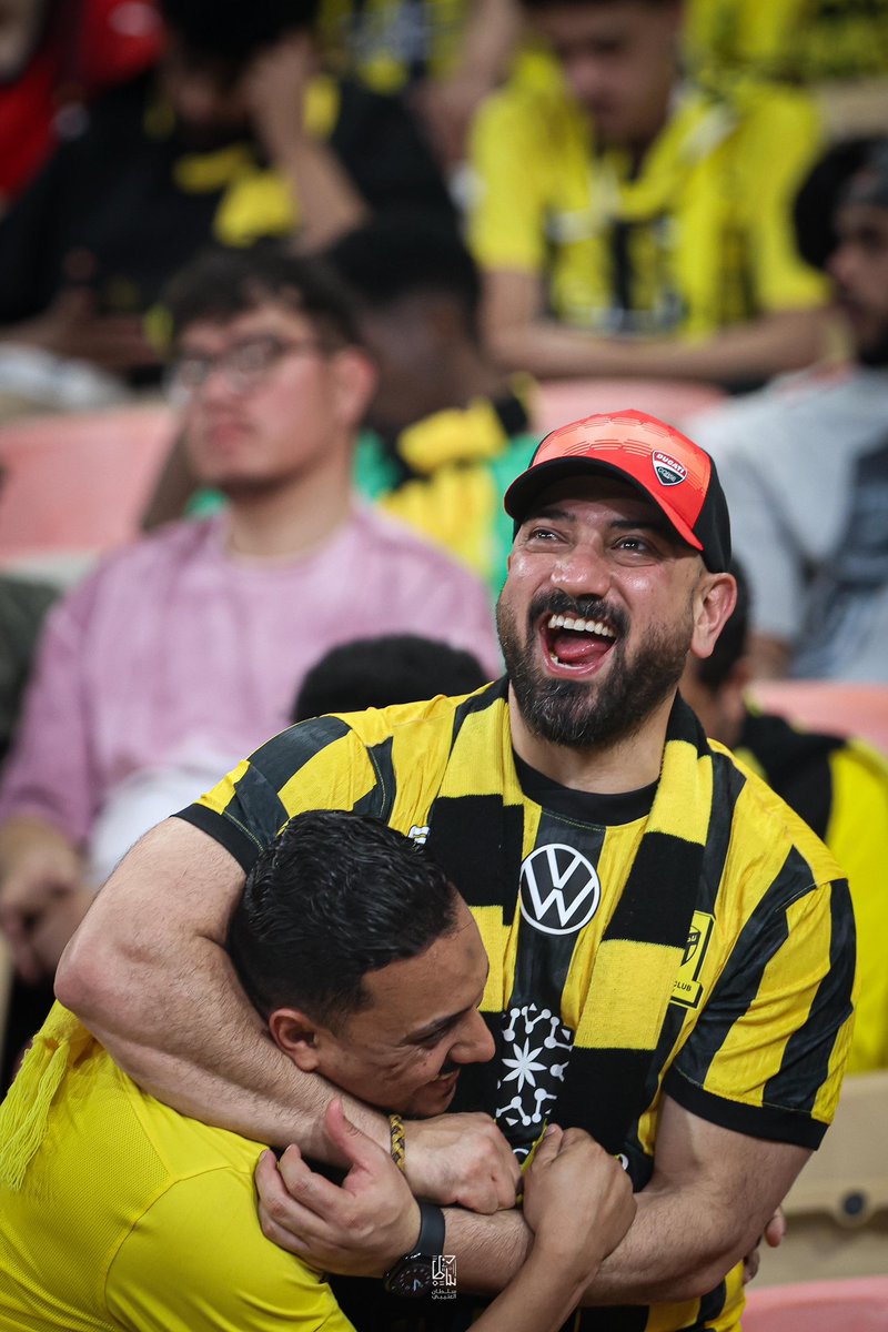 mood2k2's tweet photo. A day to remember 💛🖤 https://t.co/fe2dbxTjV7