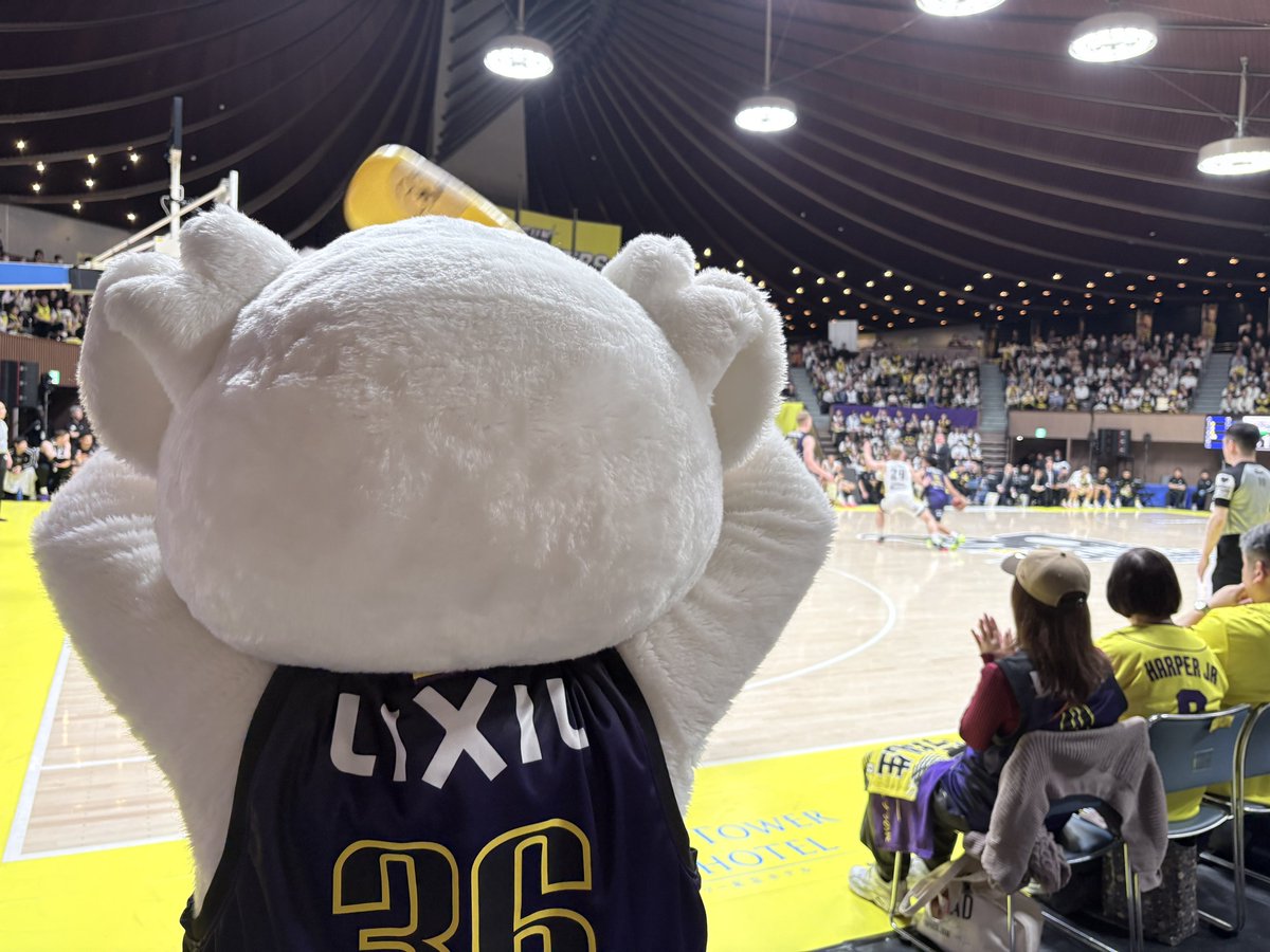 #𝗰𝗵𝗮𝗿𝘂 tweet media