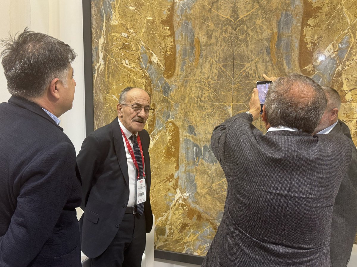 aybaruygur's tweet photo. Türkiye’nin en önemli fuarları arasında yer alan 31. MARBLE İzmir Uluslararası Doğaltaş ve Teknolojileri Fuarı’nda, Konya Beyşehir Belediye Başkanı, kıymetli ağabeyim Adil Bayındır ile bir araya gelerek hasret giderdik.

Beyşehir’de çıkarılan ve belediye bünyesinde değerlendirilen mermerlerin dünya pazarına kazandırılması adına yürütülen çalışmaların son derece kıymetli olduğunu görmekten memnuniyet duydum.

İlçeye kattığı değer, üretime ve istihdama sunduğu katkılarla örnek bir belediyecilik anlayışı sergileyen Sayın Başkanımıza çalışmalarında başarılar diliyorum.
@Adilbayindr @beysehirbld