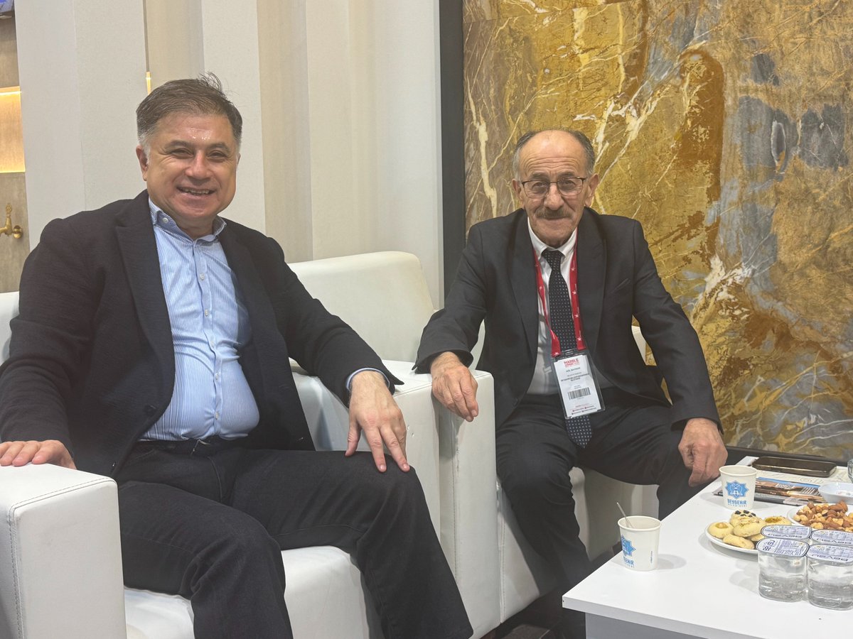 aybaruygur's tweet photo. Türkiye’nin en önemli fuarları arasında yer alan 31. MARBLE İzmir Uluslararası Doğaltaş ve Teknolojileri Fuarı’nda, Konya Beyşehir Belediye Başkanı, kıymetli ağabeyim Adil Bayındır ile bir araya gelerek hasret giderdik.

Beyşehir’de çıkarılan ve belediye bünyesinde değerlendirilen mermerlerin dünya pazarına kazandırılması adına yürütülen çalışmaların son derece kıymetli olduğunu görmekten memnuniyet duydum.

İlçeye kattığı değer, üretime ve istihdama sunduğu katkılarla örnek bir belediyecilik anlayışı sergileyen Sayın Başkanımıza çalışmalarında başarılar diliyorum.
@Adilbayindr @beysehirbld