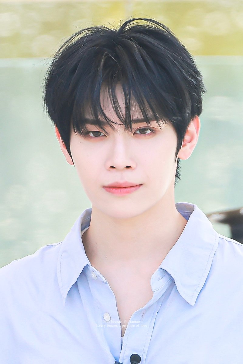 𝐛𝐥𝐮𝐞 𝐛𝐫𝐞𝐞𝐳𝐞 tweet media