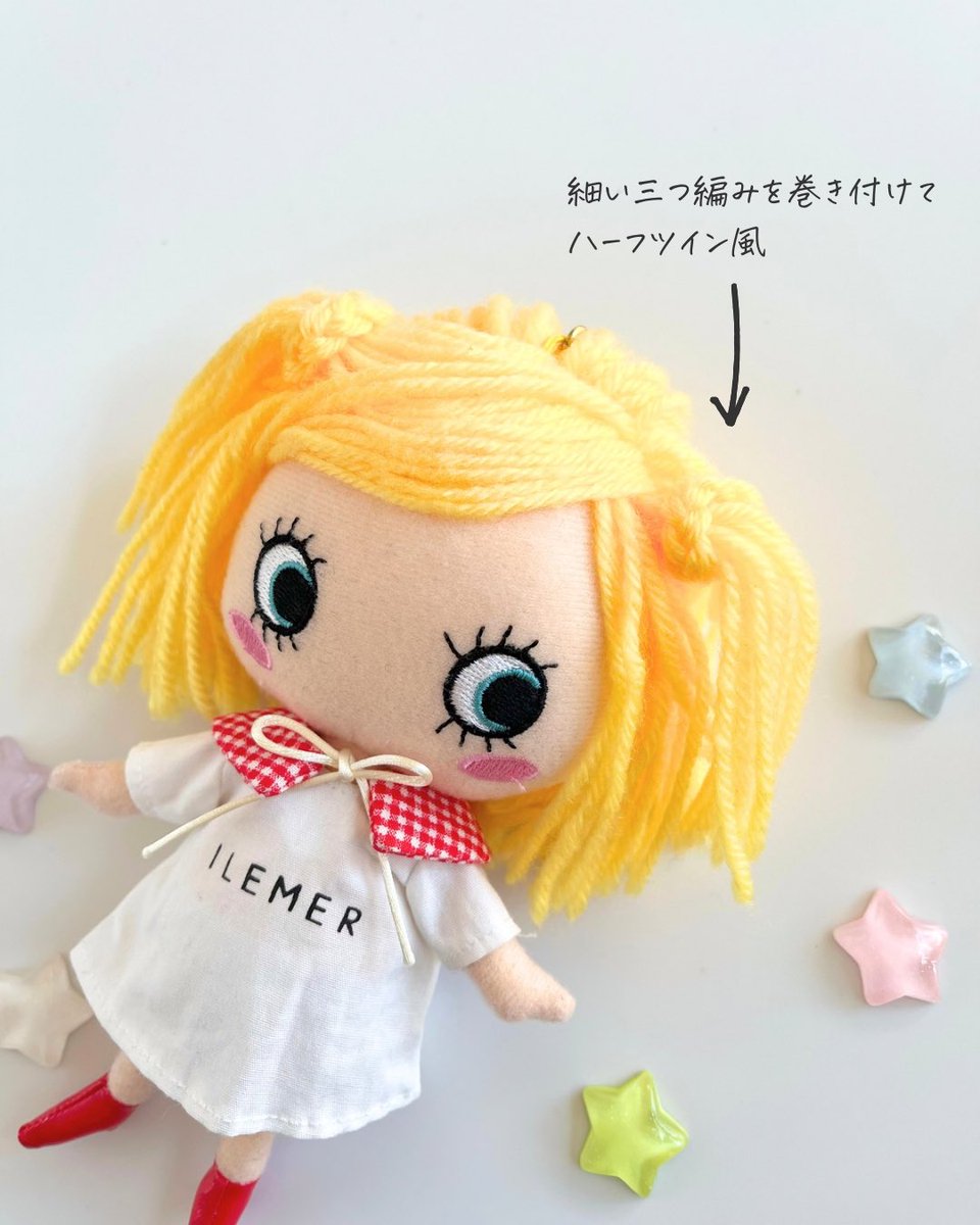 mofmofcloth's tweet photo. 久々のイーマリーちゃん✨
細い三つ編みを巻き付けてハーフツイン風に！
髪が毛糸なので、結構セットしやすいかも。
#イーマリー #ぬい撮り https://t.co/AzOGvkeaeU
