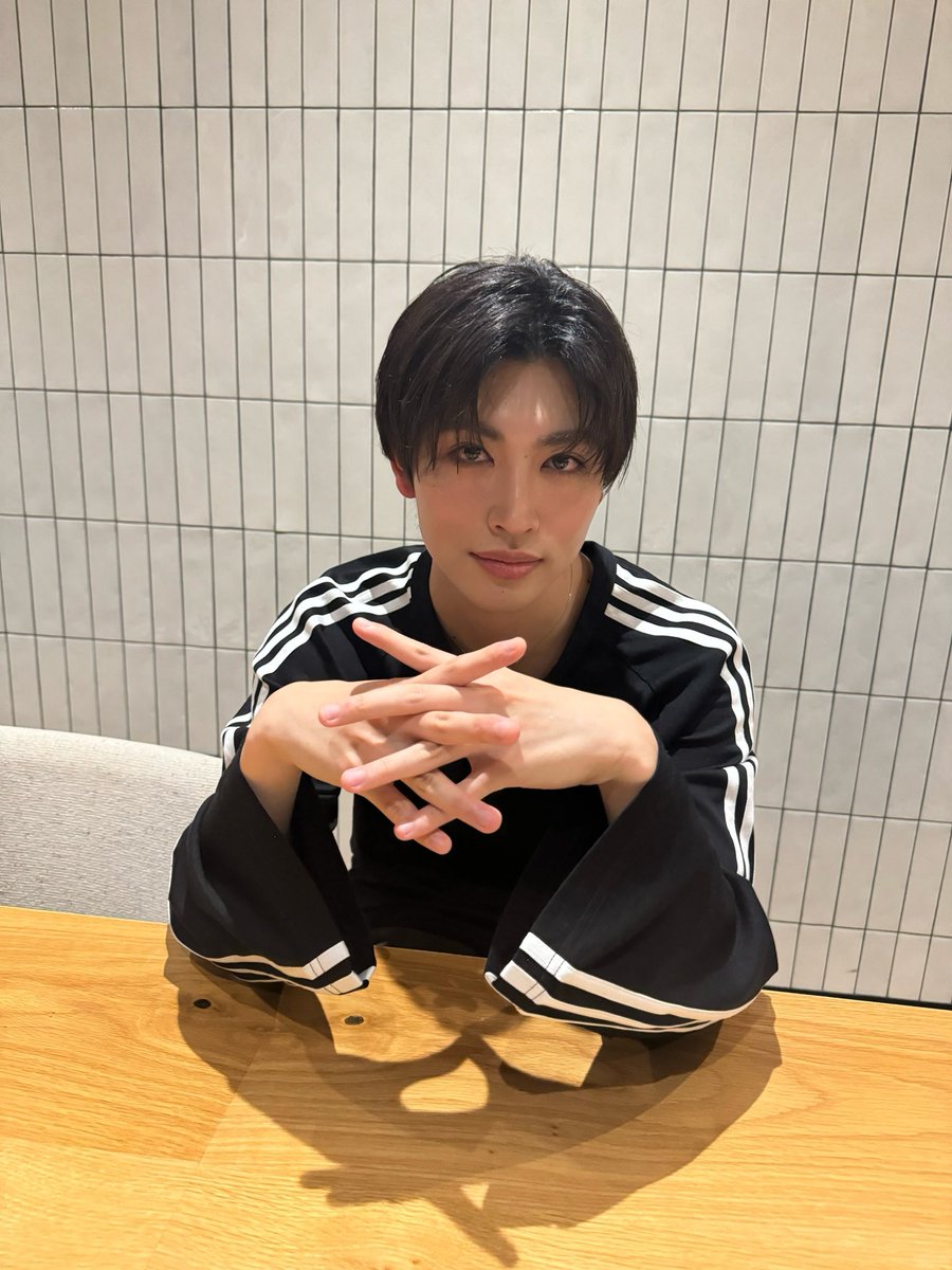 初の日めくりカレンダーの発売が決定したのですが、、！！！！！！

正式な発表は明日なので明日をお楽しみに

#増子敦貴