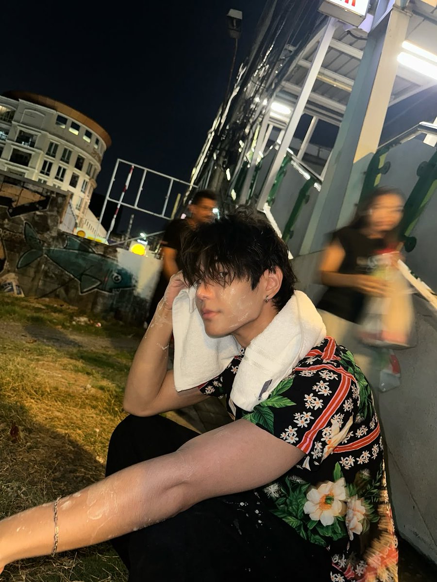 jeffsaturbrasil's tweet image. O MAIS LINDO! #JeffSatur compartilhou novas fotos em seu Instagram aproveitando o Songkran.

"Songkran sozinho"

#Saturdayss #StudioOnSaturn 
(Imagens/Reprodução: jeffsatur)