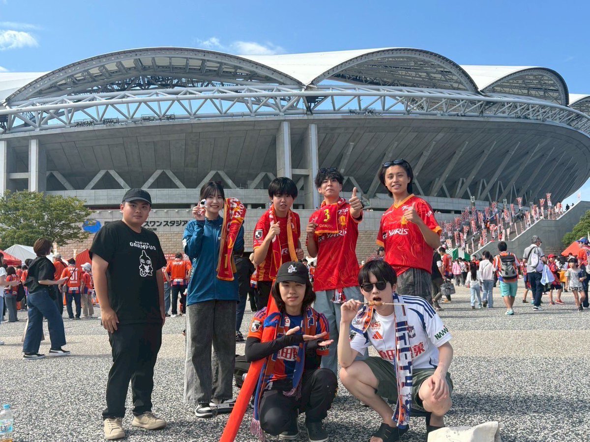 tfu_jleague's tweet photo. #アツまれTFU2026
《組紹介》 名古屋グランパス🔴🟡

名古屋組は、新2年から4年までの計9人、そしてOBも共に活動中です🔴🟡TFUでは関東外のチームの中で最多、男子も女子も関係なしに仲良く熱く応援しています！
 
観戦スタイルも様々で、ゴール裏で熱くなりたい、メインでゆっくり観たいなど、名古屋を愛する方なら大歓迎です🙌🏻遠征も積極的に行っているので、行きたい場所があればみんなで行きましょう~🌟
 
関東でグランパスファミリーをお探しのみなさん、TFU名古屋組でお待ちしています⚽️
#grampus #グランパス