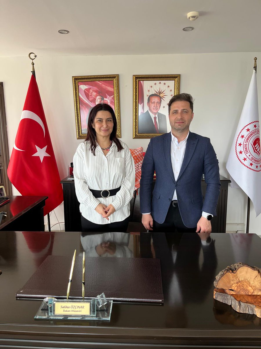 📍 Izmir Çevre Ve Şehircilik Il Müdürlüğü 

Çok kıymetli Kiraz önceki dönem Belediye Başkanımız, Çevre, Şehircilik ve İklim Değişikliği Bakan Danışmanımız Sayın Saliha Özçınar hanımefendiyi makamında ziyaret ettik.

Tire’miz özelinde çevre ve şehircilik alanında yapılacak