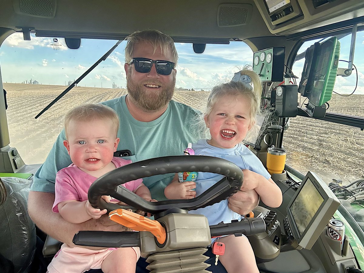 We last one or two rounds these days in the tractor! Found the horn one minute in. Thanks for the birthday wishes! It was a great one. 💕 #plant26