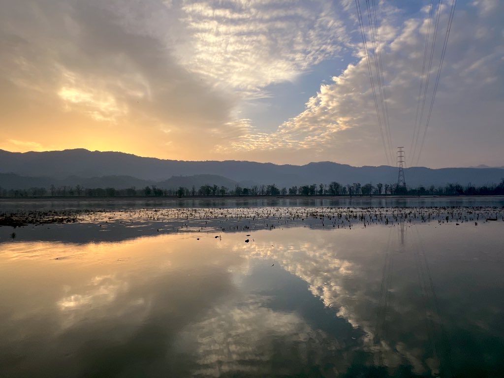 asase_art's tweet image. In the speed of life 
You immersed me 
With love of self
#clouds