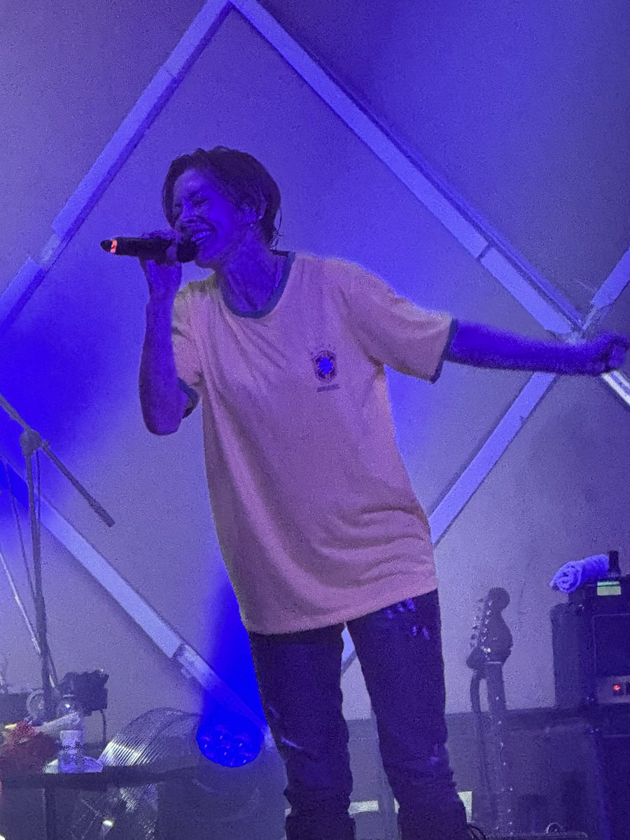 Ontem fiz um bate-volta RJ/SP de 24hrs pra ver um show e fiquei assustado como gastei mais do que viagens de vários dias pra outros lugares, restaurantes todos caros, o valor do Uber surreal, comprar qualquer besteirinha num valor superfaturado, pelo menos o show foi ótimo