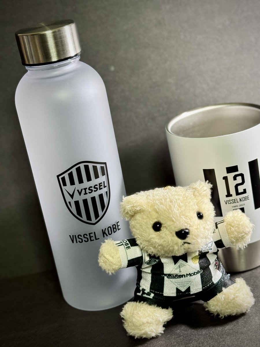 shiphone5's tweet image. ファンクラブ限定🎖️
フロストボトルとサーモステンレスタンブラー

ボトルは4.11名古屋G戦のノエスタで
来場プレゼントされました🥰

ガンガン使い倒します！🐮

#ヴィッセル神戸
#ノエスタ
#iPhone15Pro