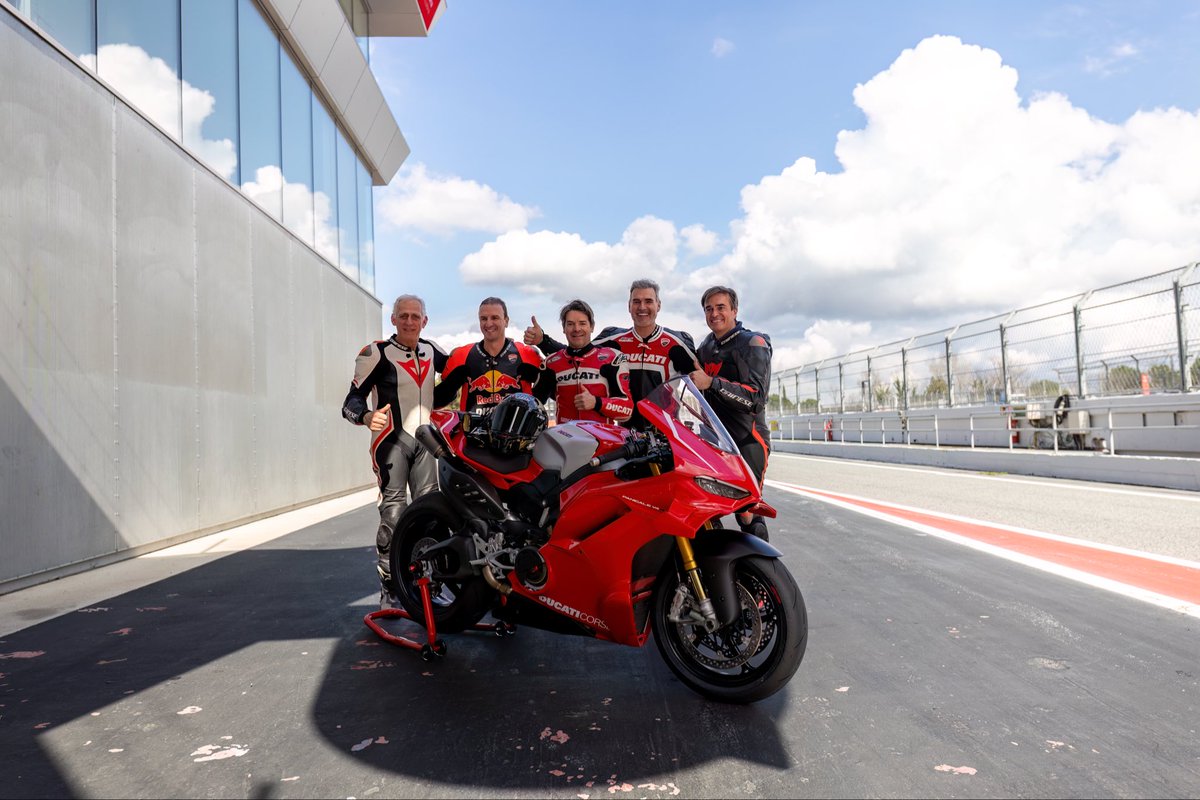Ducati España tweet media