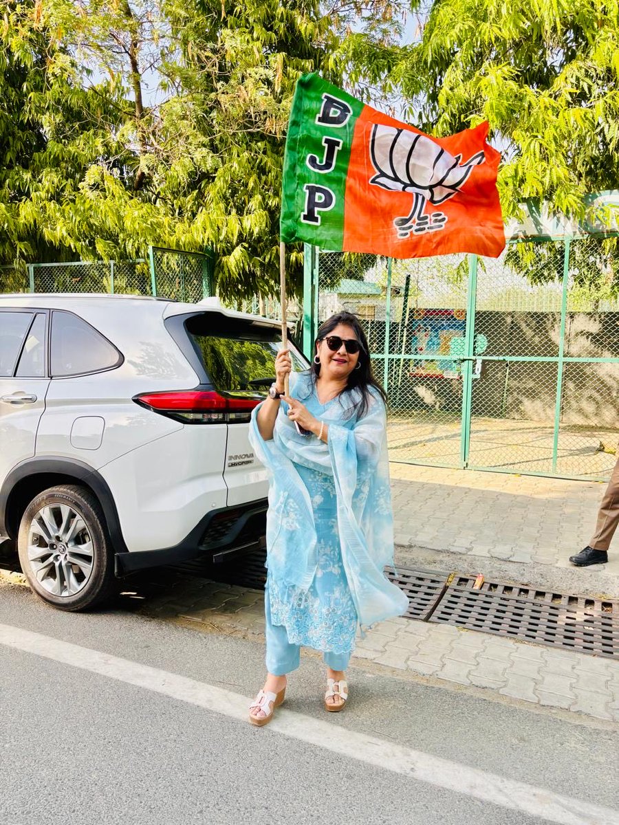 Sunita Sharma(मोदी का परिवार) tweet media