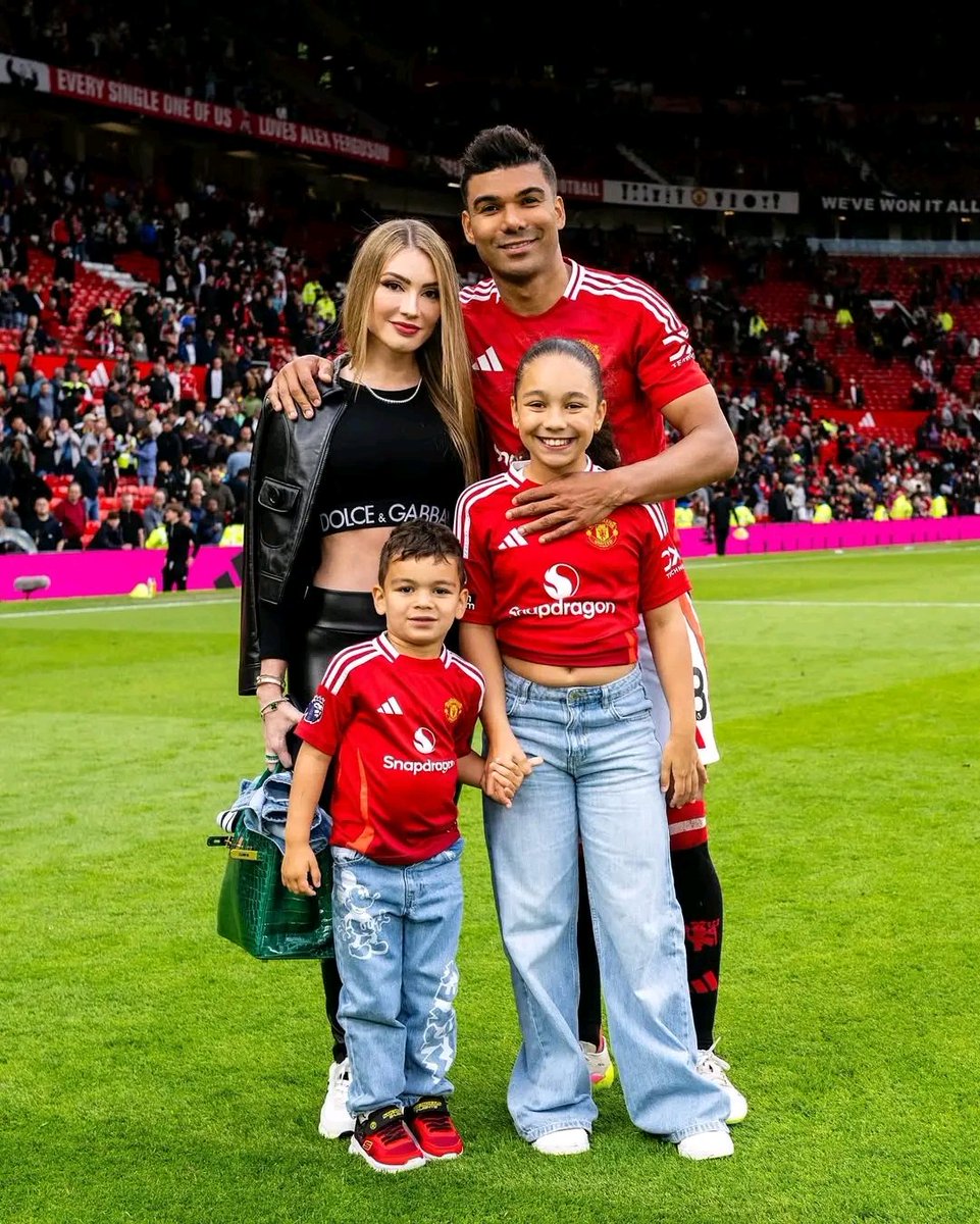 GBUnitedx's tweet image. 𝐁𝐨𝐫𝐧 𝐢𝐧 𝐌𝐚𝐝𝐫𝐢𝐝, 𝐟𝐨𝐫𝐜𝐞 𝐭𝐨 𝐛𝐞 𝐑𝐞𝐝𝐬 ❤️❤️

Casemiro's children have always been willing to wholeheartedly support him in a Man United kit.

They have also appeared in the red shirt of Manchester United on numerous occasions.

#Casemiro #ManchesterUnited