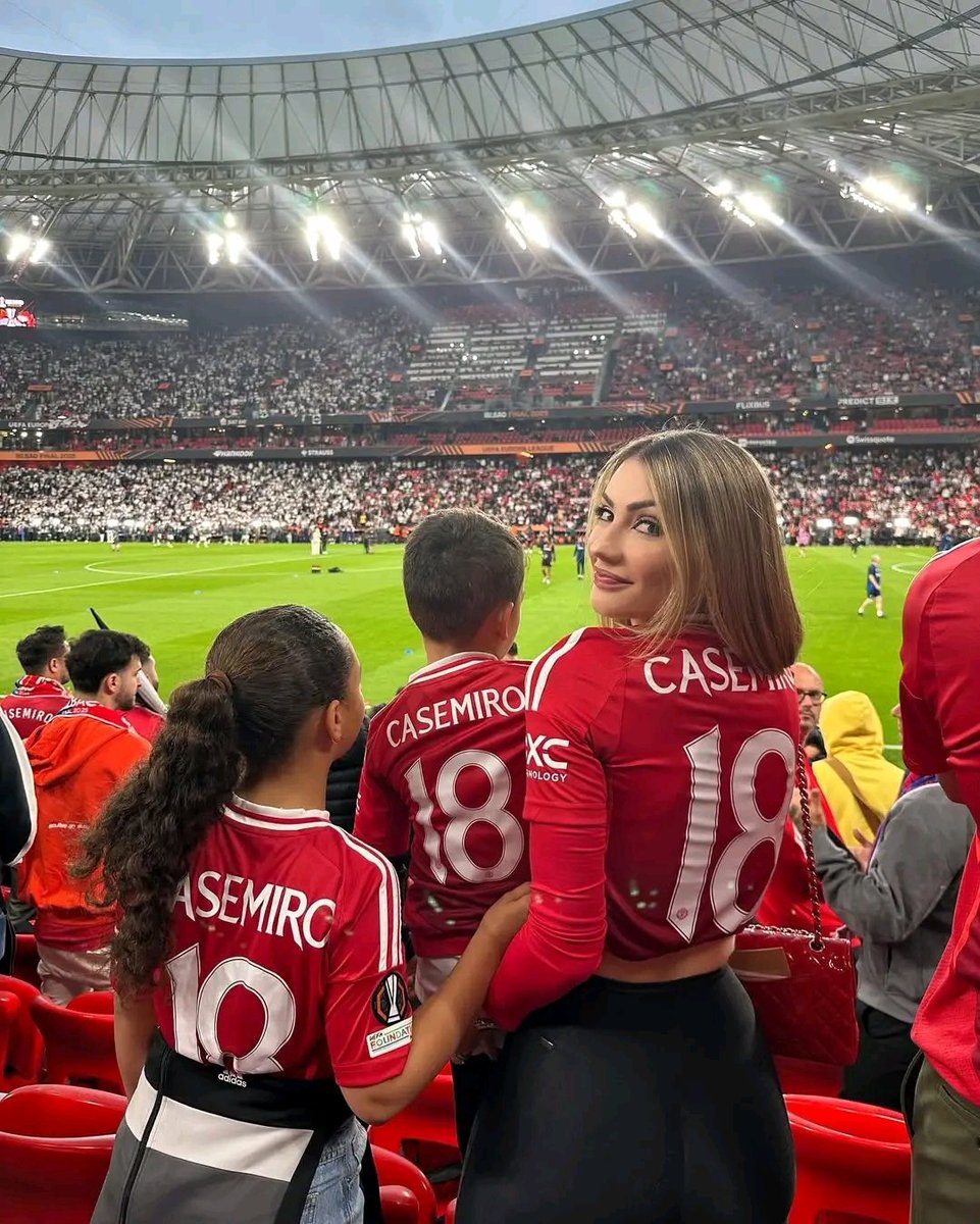 GBUnitedx's tweet image. 𝐁𝐨𝐫𝐧 𝐢𝐧 𝐌𝐚𝐝𝐫𝐢𝐝, 𝐟𝐨𝐫𝐜𝐞 𝐭𝐨 𝐛𝐞 𝐑𝐞𝐝𝐬 ❤️❤️

Casemiro's children have always been willing to wholeheartedly support him in a Man United kit.

They have also appeared in the red shirt of Manchester United on numerous occasions.

#Casemiro #ManchesterUnited