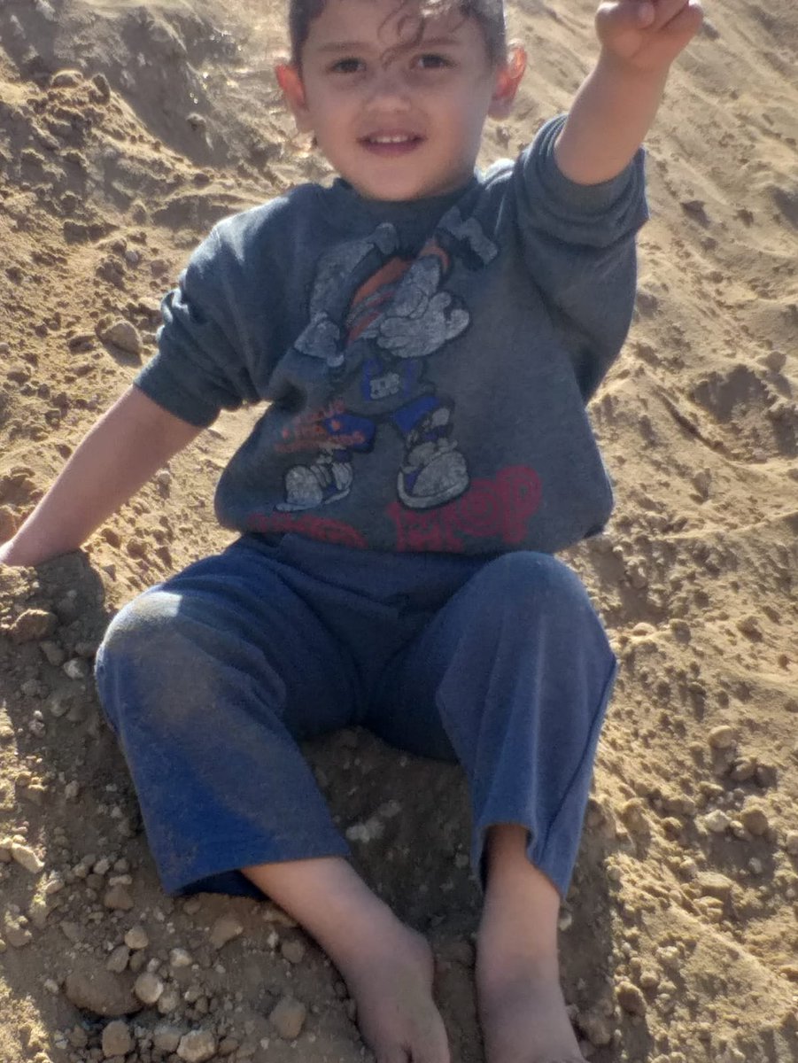 JamelAlmasri's tweet image. In Gaza, children learn how to survive, not just how to dream 💔
They still say: we want to live, we refuse to die.
Be their voice ✨
#Gaza
 #ChildrenOfGaza
 #Humanity