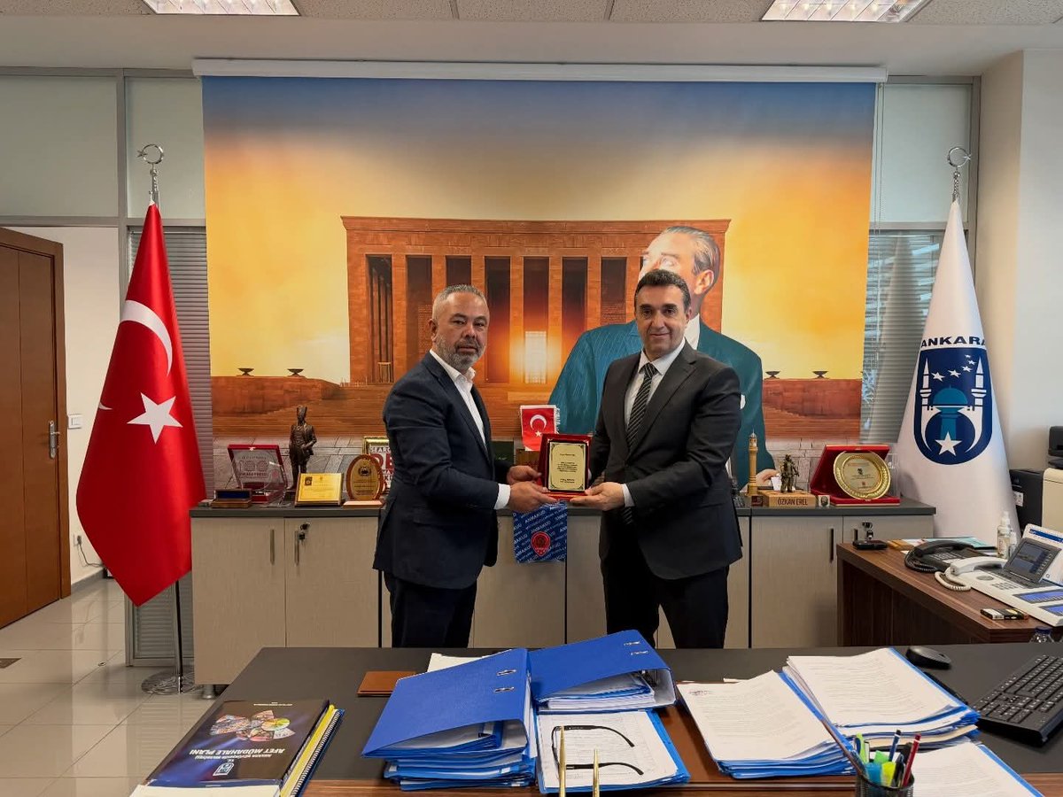 AnkaraCemevi's tweet photo. Tüm Alevi Bektaşi Derneği Ankara Cemevi olarak,
Ankara Büyükşehir Belediyesi Afet İşleri ve Risk Yönetimi Dairesi Başkanı Sn. Özkan Erel’i ziyaret ettik.

Nazik kabulleri ve göstermiş oldukları ilgi ve alakaları için kendilerine teşekkür ederiz. https://t.co/mUYwqVGxSW