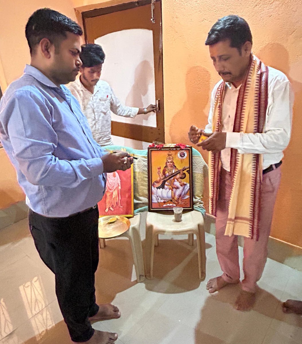 ଏବିଭିପି, ଓଡ଼ିଶା (ପୂର୍ବ ପ୍ରାନ୍ତ)ର ରାଜ୍ୟ ସଭାପତି ଡ଼. ଦେବେଶ ହୋତା ଅସୁରାଳି ସ୍ଥିତ ପଞ୍ଚାୟତ କାର୍ଯ୍ୟାଳୟରେ ଧାମନଗର ନଗର ଶାଖାର ଟୋଲି ବୈଠକରେ ଉପସ୍ଥିତ ରହି କାର୍ଯ୍ୟକର୍ତ୍ତାଙ୍କ ସହ ବିଭିନ୍ନ ସାଂଗଠନିକ ବିଷୟ ଉପରେ ଆଲୋଚନା କରିଥିଲେ। 

#ABVPDhamnagar 
#ABVPBhadrak #ABVPOdisha