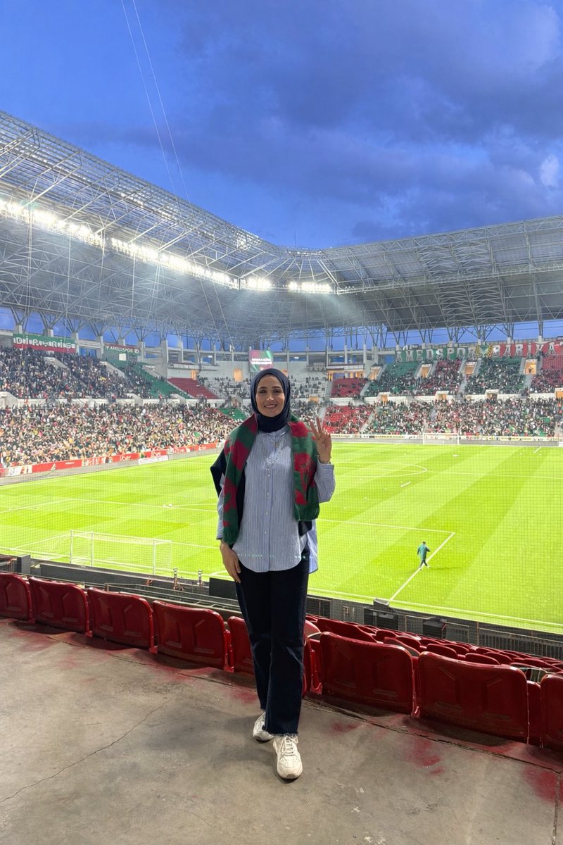 Melgun4734's tweet photo. Sesimiz, coşkumuz, sevgimiz…
#Amedspor 
❤️💚 https://t.co/CDW8GLDEfb