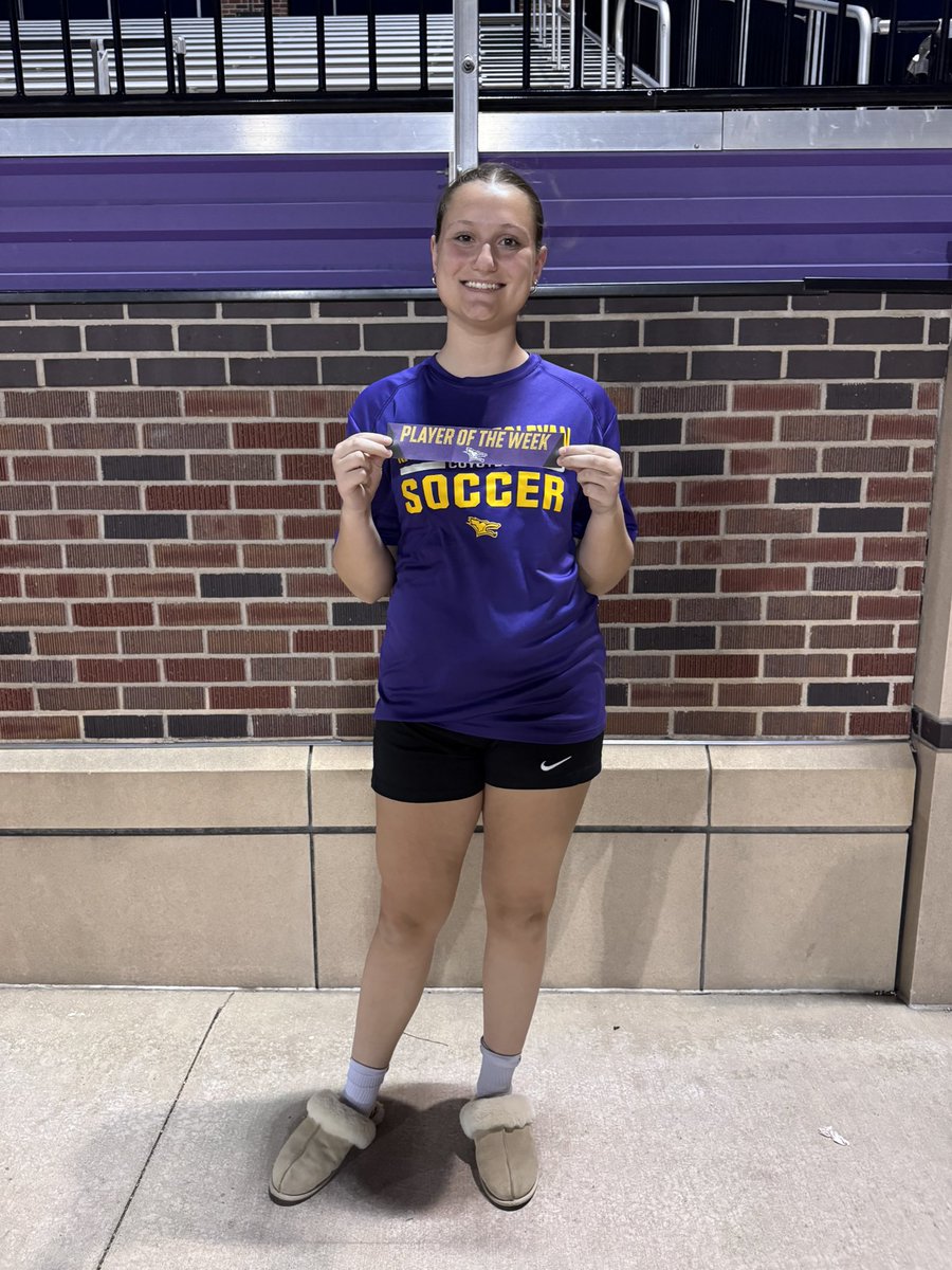 KdubWSoccer's tweet photo. Congrats to freshman CDM Abby Richmond on earning Player of the Week! Abby had a great performance anchoring the midfield in our scrimmage this past weekend topping it off with a goal late in the match! Well done Abby! #RollYotes #BackStronger #FFT 🐺⚽️🤘 https://t.co/O7L0VSALl2