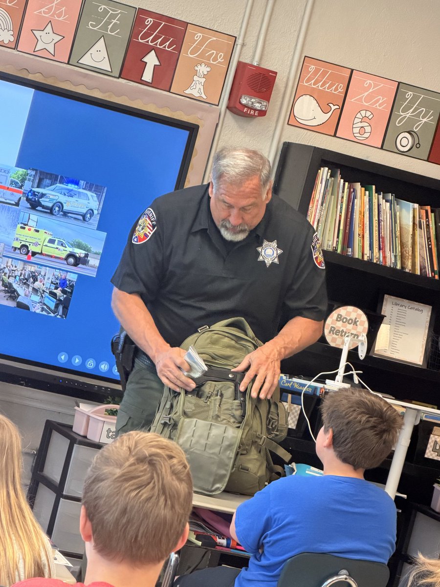 edgellcation's tweet photo. Today our amazing SRO and Nurse came to talk to us about emergency preparedness. This was great first hand knowledge as we become experts for our natural disasters and work on a PSA. 
#CommunityEmergencyPreparedness #thankyou #NaturalDisasterPSA https://t.co/RmuvLqsGxx