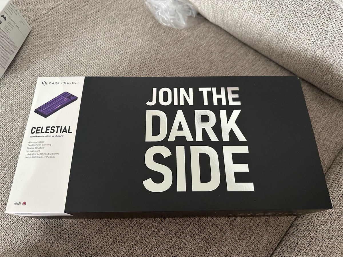 LuckChilled's tweet photo. Ok chat I have bought me a new secondary keyboard today.
I simply could not resist the marketing!
The nerd in me was like «hell yeah»
Let’s test the @darkproject_eu and #jointhedarkside https://t.co/gX1UR8QOUl
