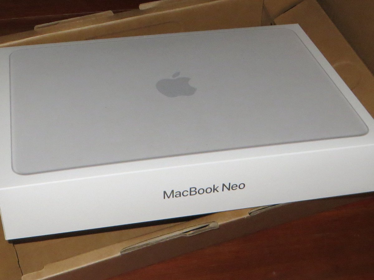 shinkdy's tweet photo. MacBook Neoがついに来ました！
JRE MALLに注文してから1ヶ月。長かった。。結果としてはOKですけど、注文から発送まで全く連絡がないと不安になりますね。 https://t.co/22r5p4hR4U