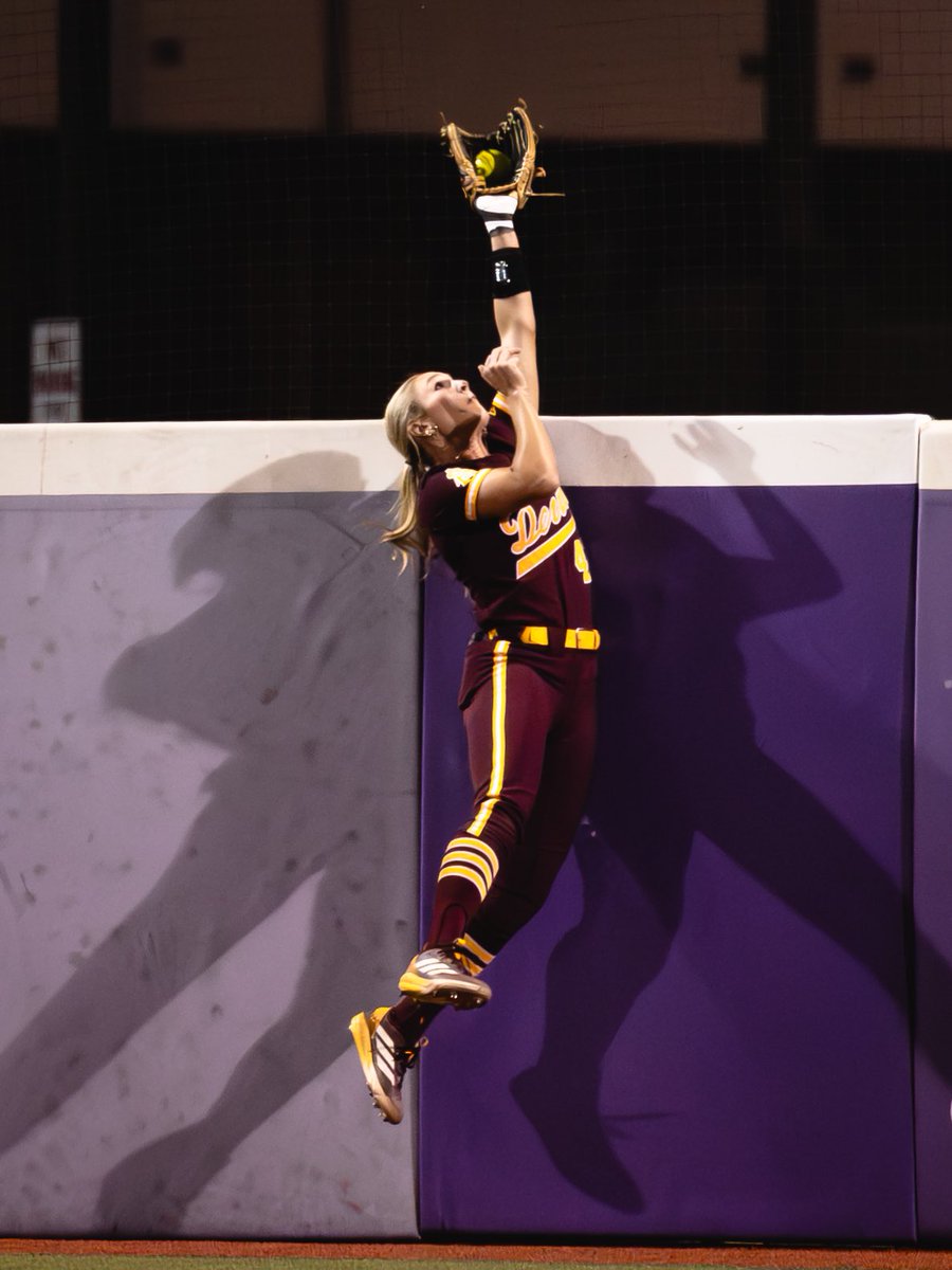 Livingroom Sports tweet media